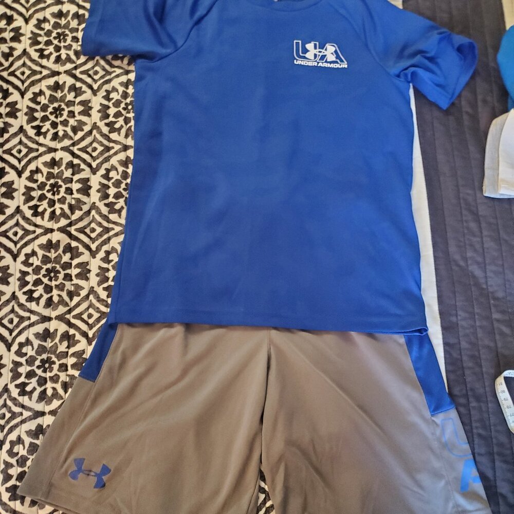 Under Armour Short and T-shirt big boys (size M)